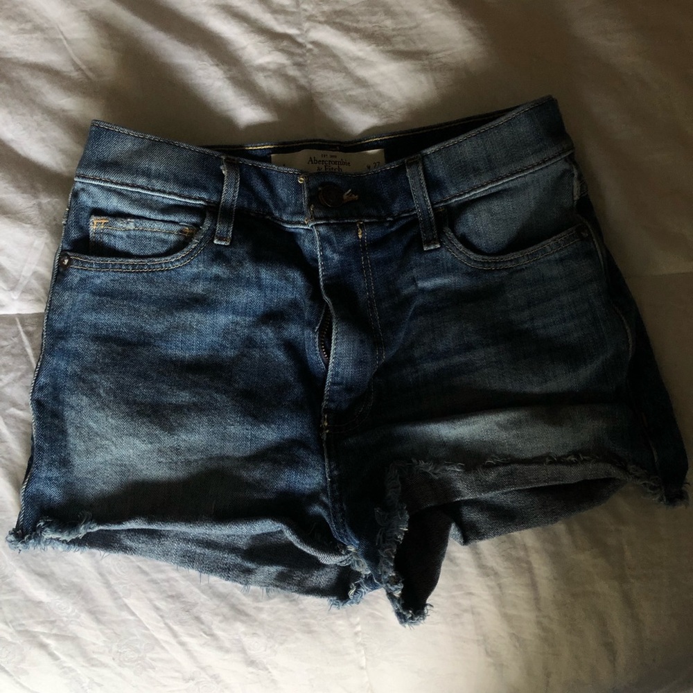 Abercrombie & Fitch High-waisted shorts